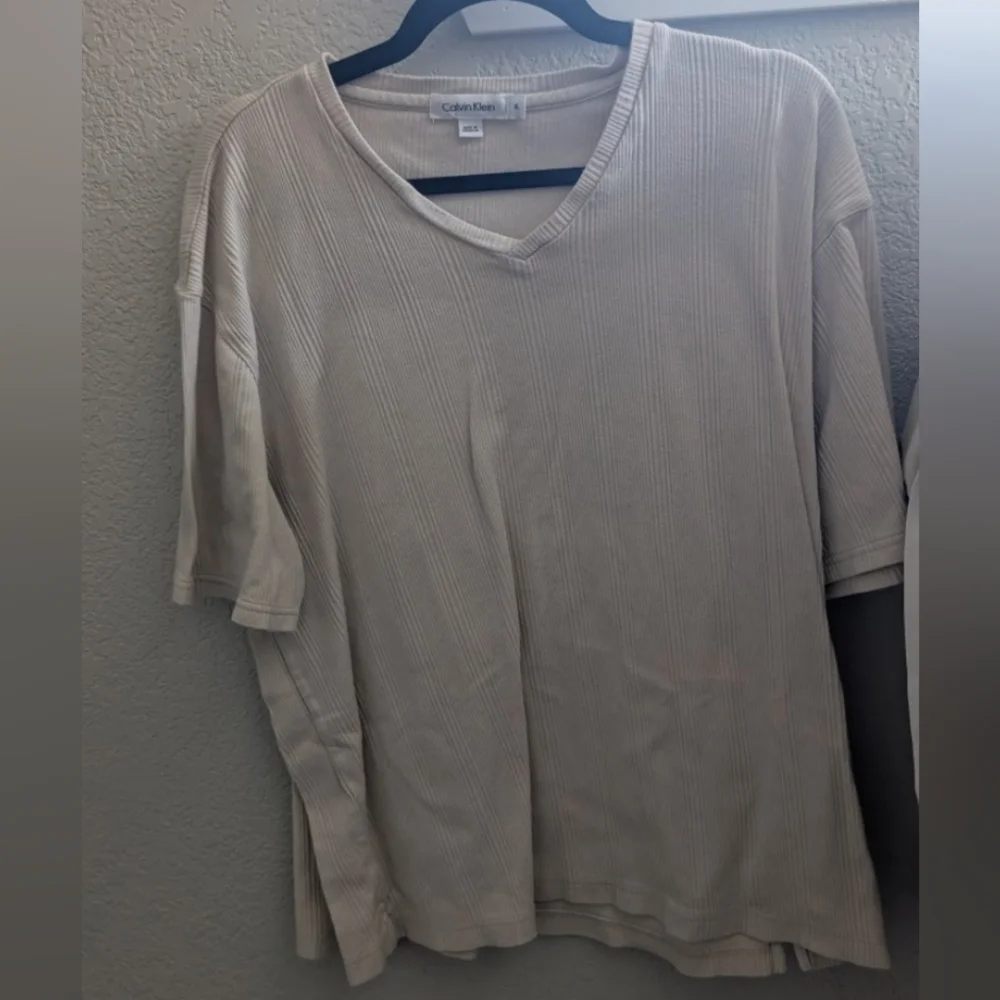 Calvin Klein beige ribbed shirt - Picture 4 of 4